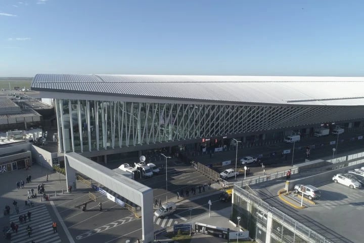 Terminal de partidas en el aeropuerto de Ezeiza. (Prensa AA2000)