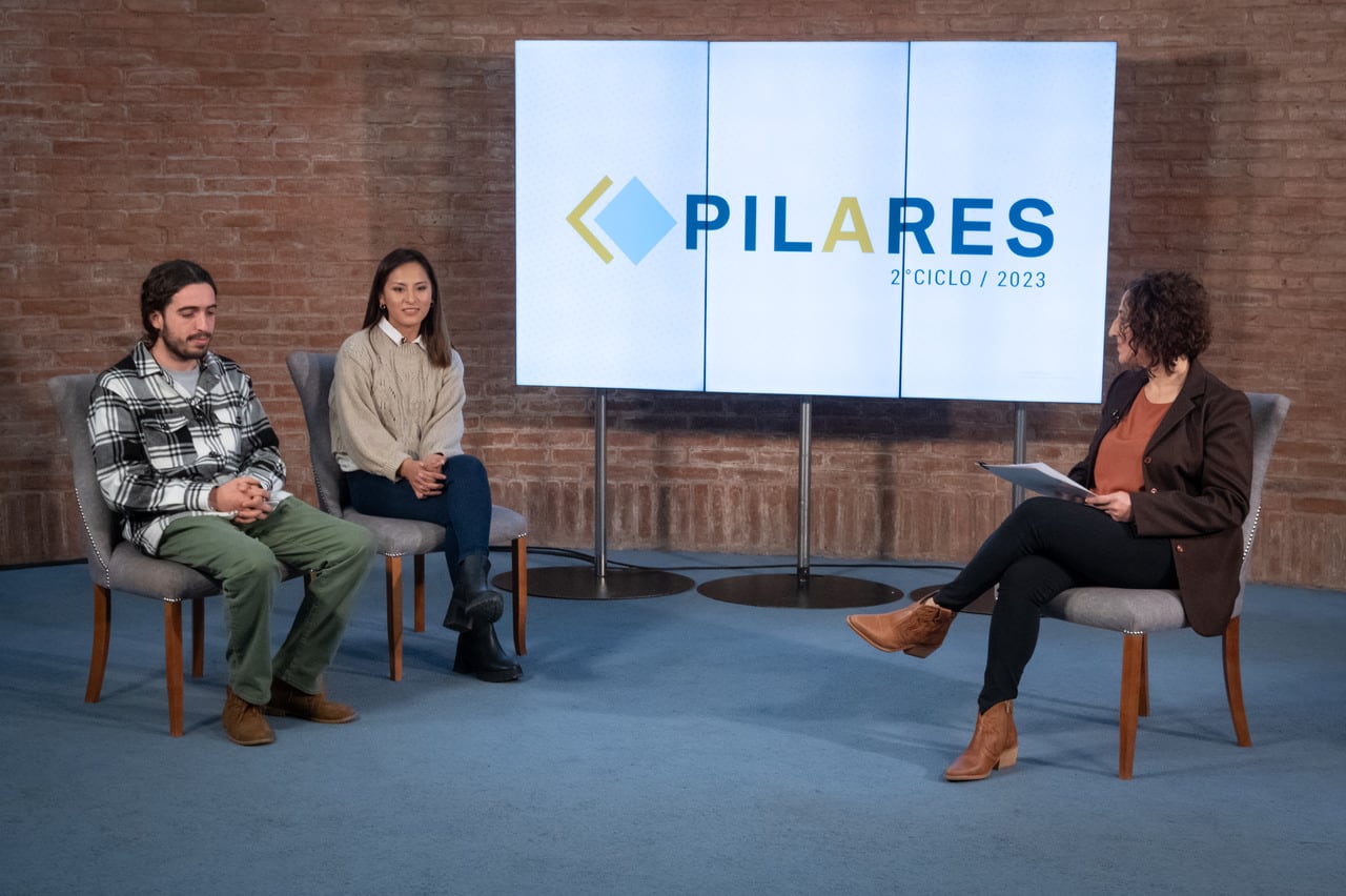 En el tercer bloque del ciclo Pilares, moderado por Verónica De Vita, Silvia Rojas y Juan Ignacio Revuelta contaron sus experencias en el paso por la universidad. Foto: Ignacio Blanco / Los Andes