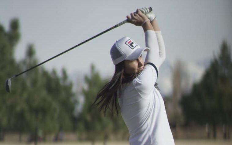 Samanta Gallego, representante del Golf Andino y ganadora en su categoría junto a su hermana Daniela./Los Andes