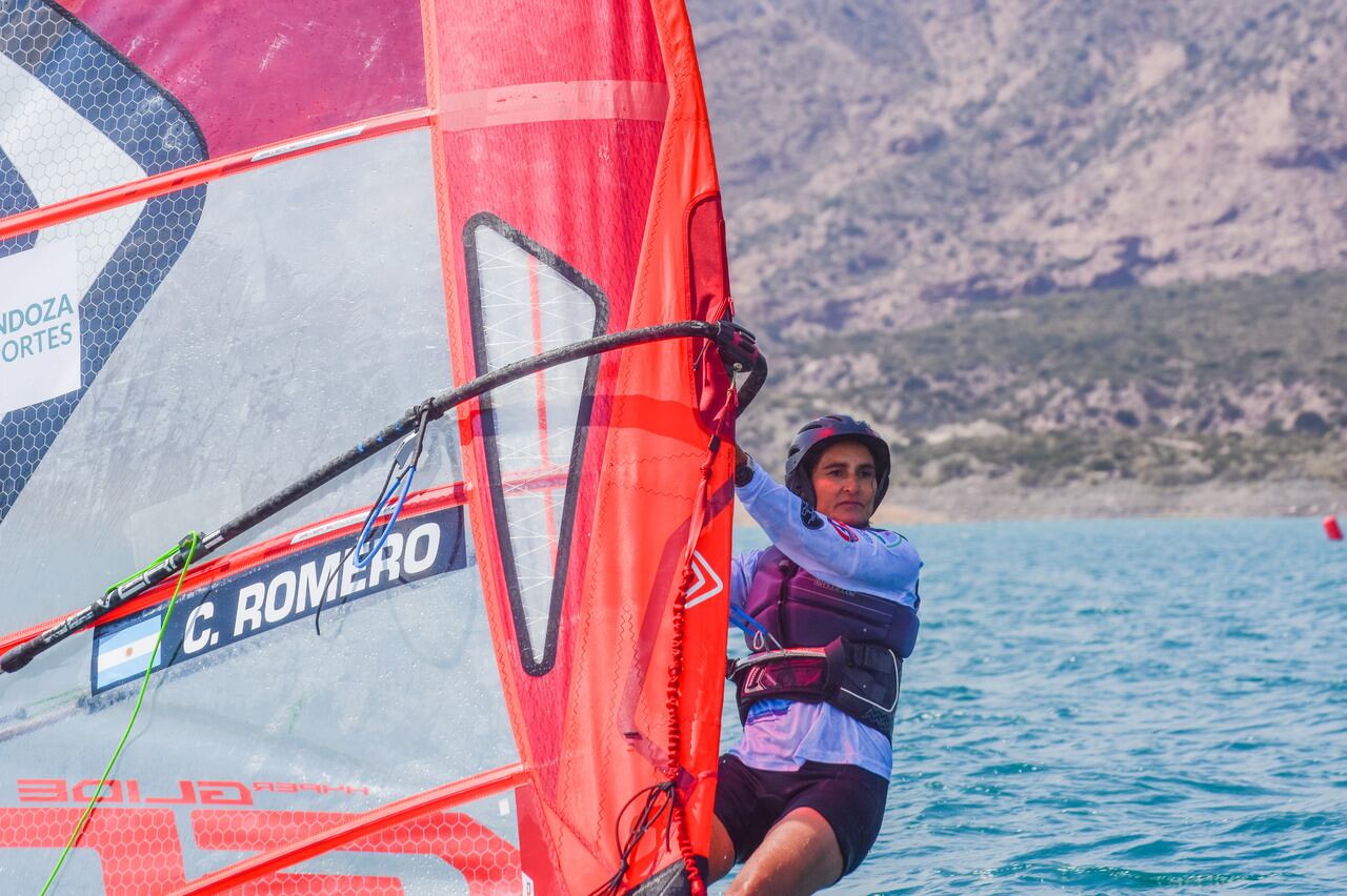 En el Dique Potrerillos se desarrolla el Mundial de Formula Foil. 
Foto: Mariana Villa / Los Andes