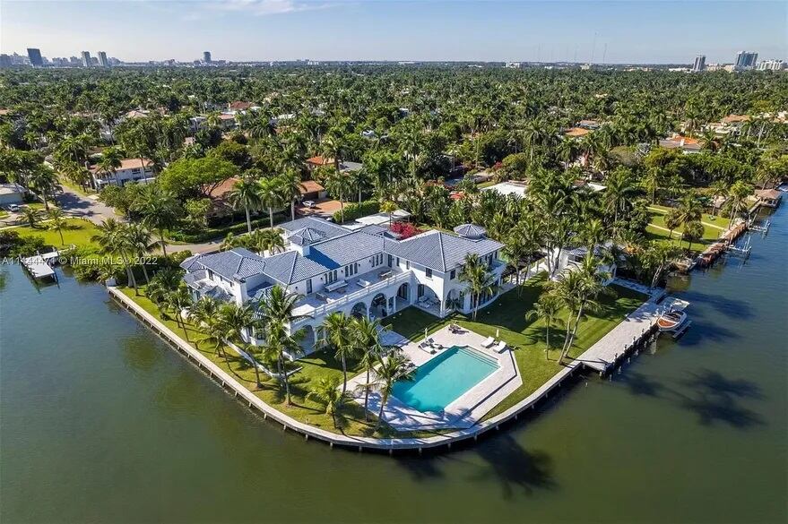 Así es por dentro la mansión del Kun Agüero en Miami.