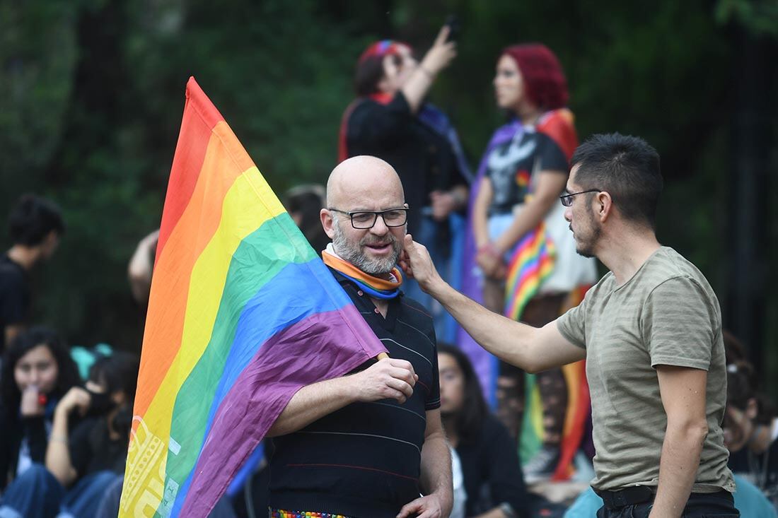 Marcha del orgullo LGBTIQ+ por calles del centro de la Ciudad de Mendoza, finalizando en la plaza Independencia.