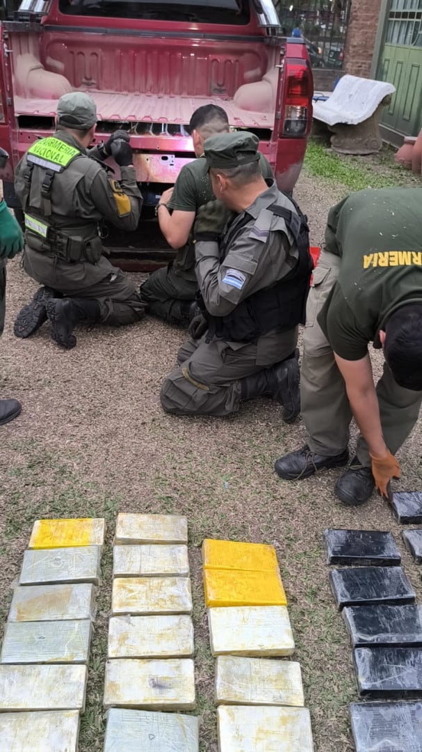 Detienen a tres personas en Tucumán por rellenar una camioneta con 84 kilos de cocaína. Foto: Gendarmería Nacional Argentina