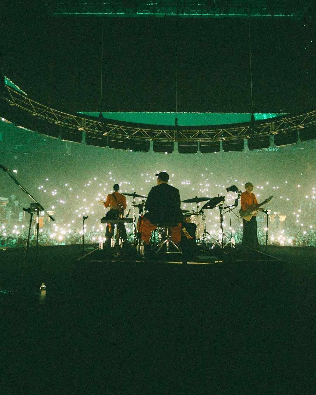 Así fue el increíble show 360° de la banda mendocina Usted Señalemelo en el Luna Park. Foto: Instagram @ustedsenalemelo.