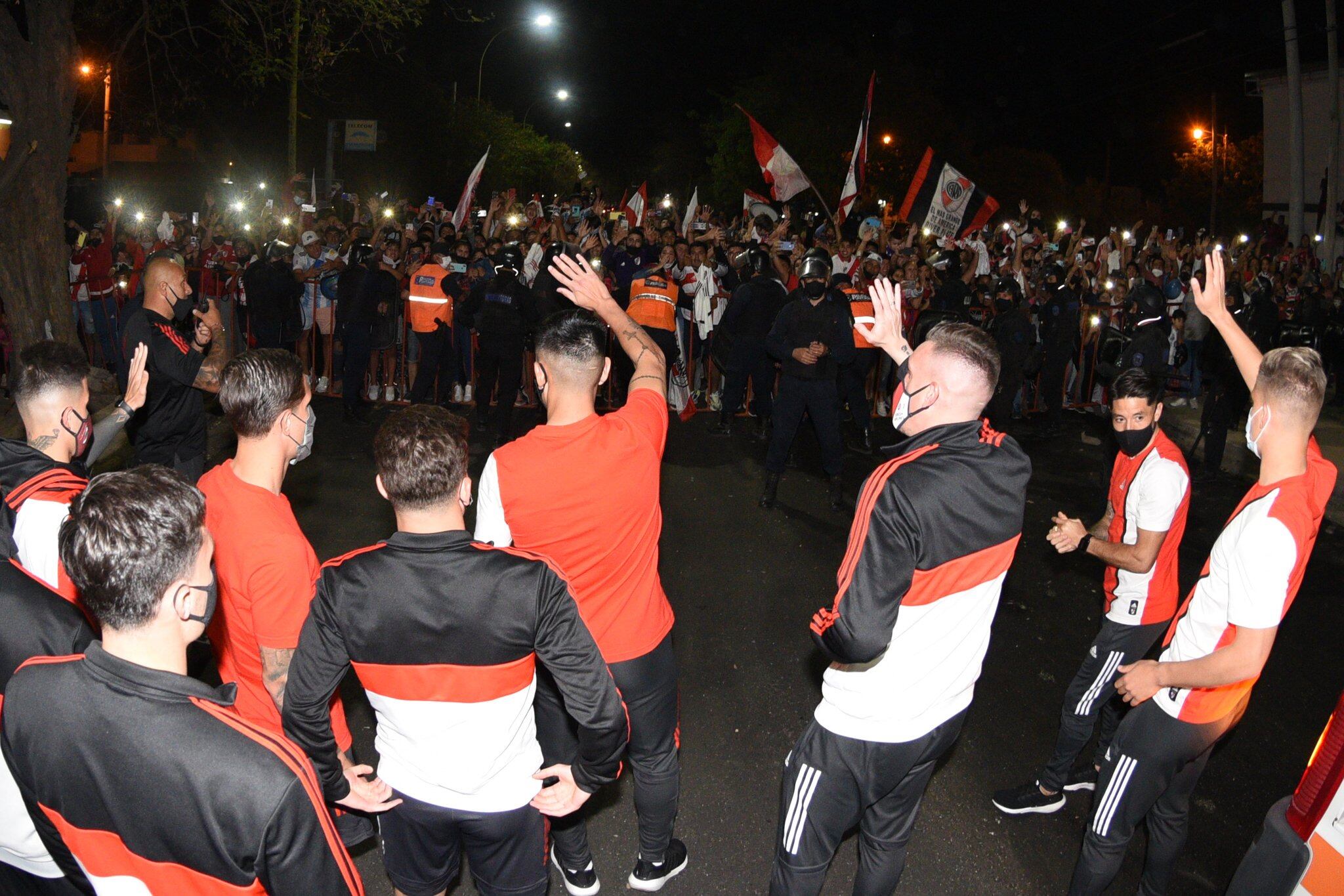 Los jugadores, si bien ya están acostumbrados, fueron sorprendidos por tremendo recibimiento.