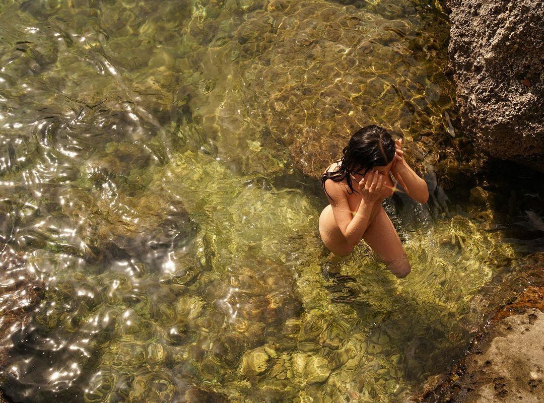 Las fotos del Chino Darín y Úrsula Corberó, disfrutando de la playa. Gentileza Instagram.