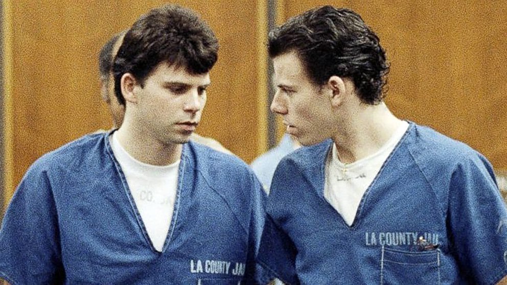 Lyle y Erik Menéndez, durante el juicio por los asesinatos de sus padres (Foto archivo)