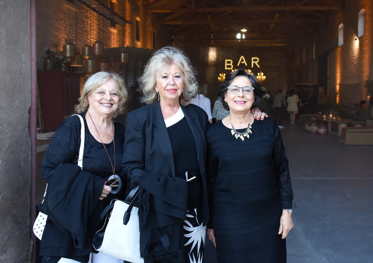 Graciela Santamaría, Sandra Cané y Cristina Pandolfi. PH Eduardo Dolengiewich.