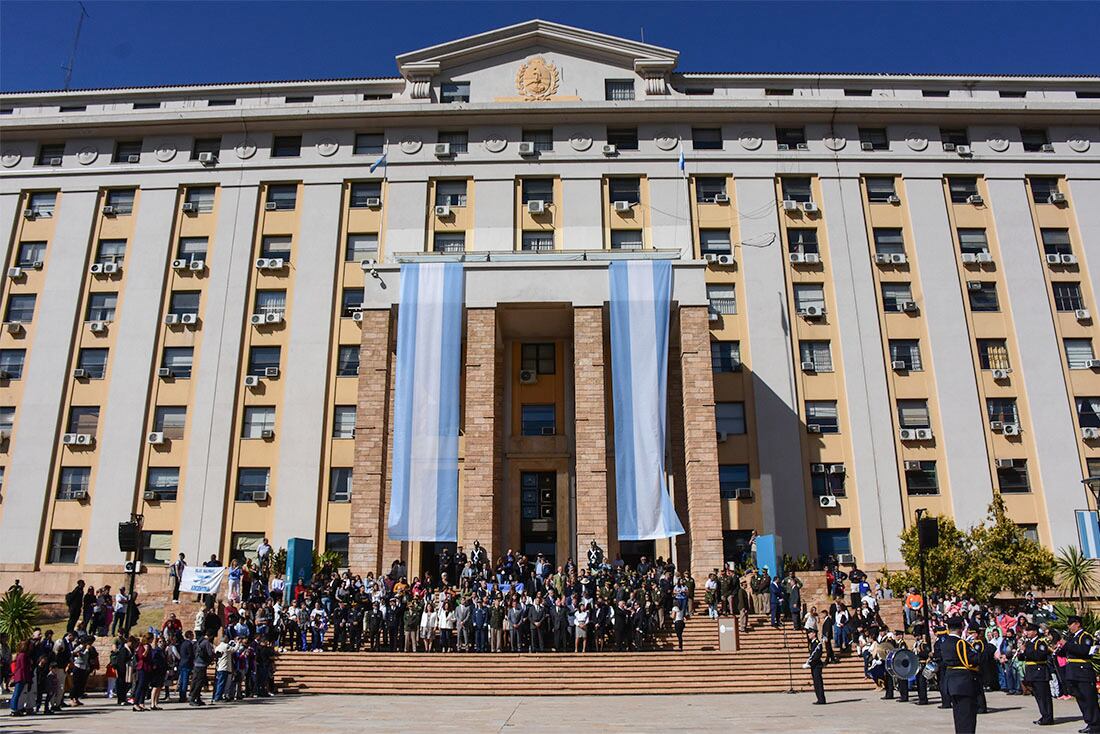 Acto conmemorativo por los 40 años de la guerra de Malvinas. En casa de gobierno se llevo a cabo un acto en el que participaron autoridades politicas y de las fuerzas armadas, donde brindaron reconocimiento a veteranos y caidos en el conflicto del Atlantico Sur en 1982
foto: Mariana Villa / Los Andes