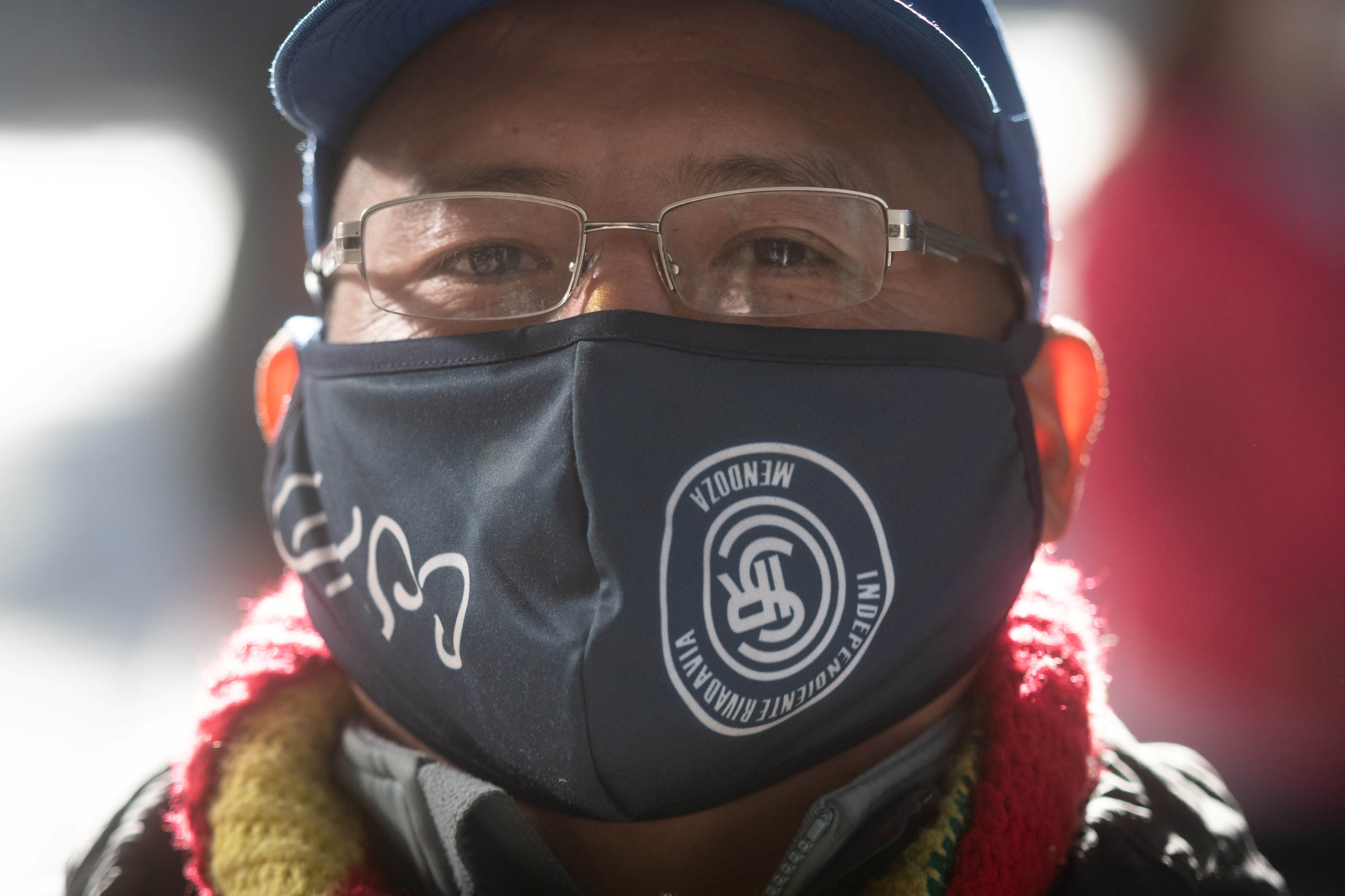 La protección para prevenir coronavirus es un elemento que en Mendoza llaman la atención por su variedad y tipo.