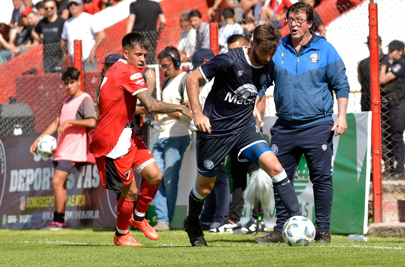 Independiente Rivadavia le ganó al Deportivo Maipú y jugará la final por el primer ascenso
Matías Reali marcó el único gol del partido y jugará el partido definitorio con el primero de la Zona A por un lugar en la Liga Profesional.
Foto. Orlando Pelichotti