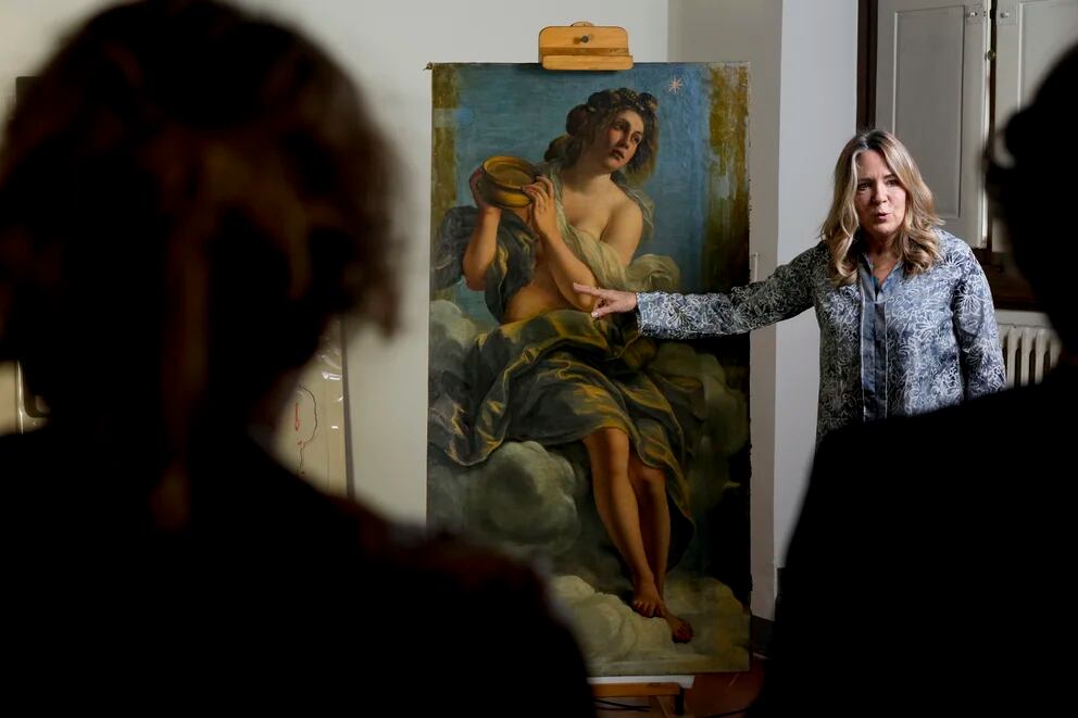 Los restauradores utilizan técnicas que incluyen rayos X e investigación UV para ir debajo de los velos pintados sobre el infrarrojo original para cubrir desnudez y descubrir la obra tal como la pintó Gentileschi (AP Photo/Andrew Medichini)