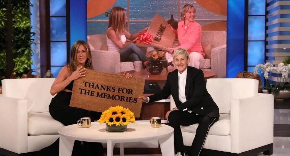 La alfombra que le entregó Jennifer a Ellen, al igual que en su primer programa