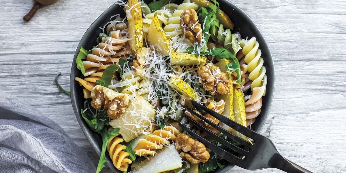 Ensalada de pasta con pera y nueces