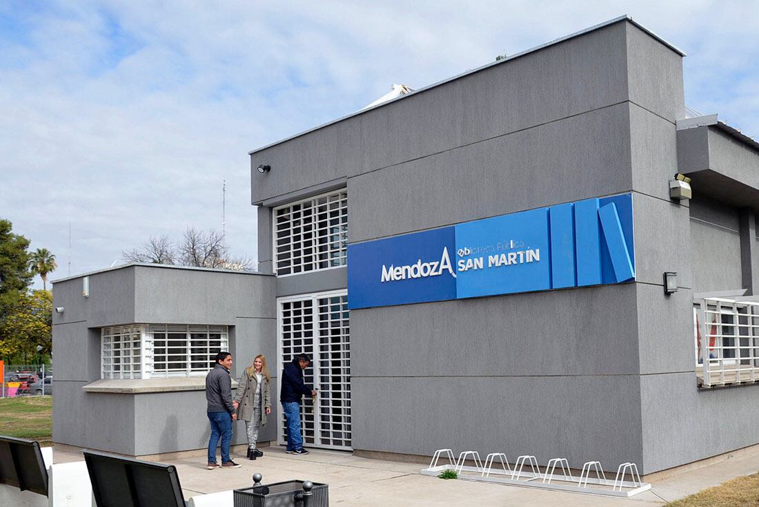 16-05-2018 SAN MARTIN MZA.
LA BIBLIOTECA POPULAR RICARDO ROJAS DE SAN MARTIN TENDRA UN EDIFICIO NUEVO EN CALLE ESPAÑA DEL DEPARTAMENTO 

 LA FACHADA DE LA BIBLIOTECA SOBRE CALLE ESPAÑA DE SAN MARTIN