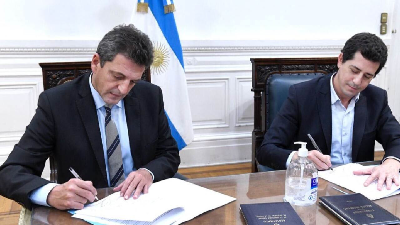 Sergio Massa, Ministro de Economía junto a Eduardo Wado de Pedro. Foto: Archivo / Los Andes