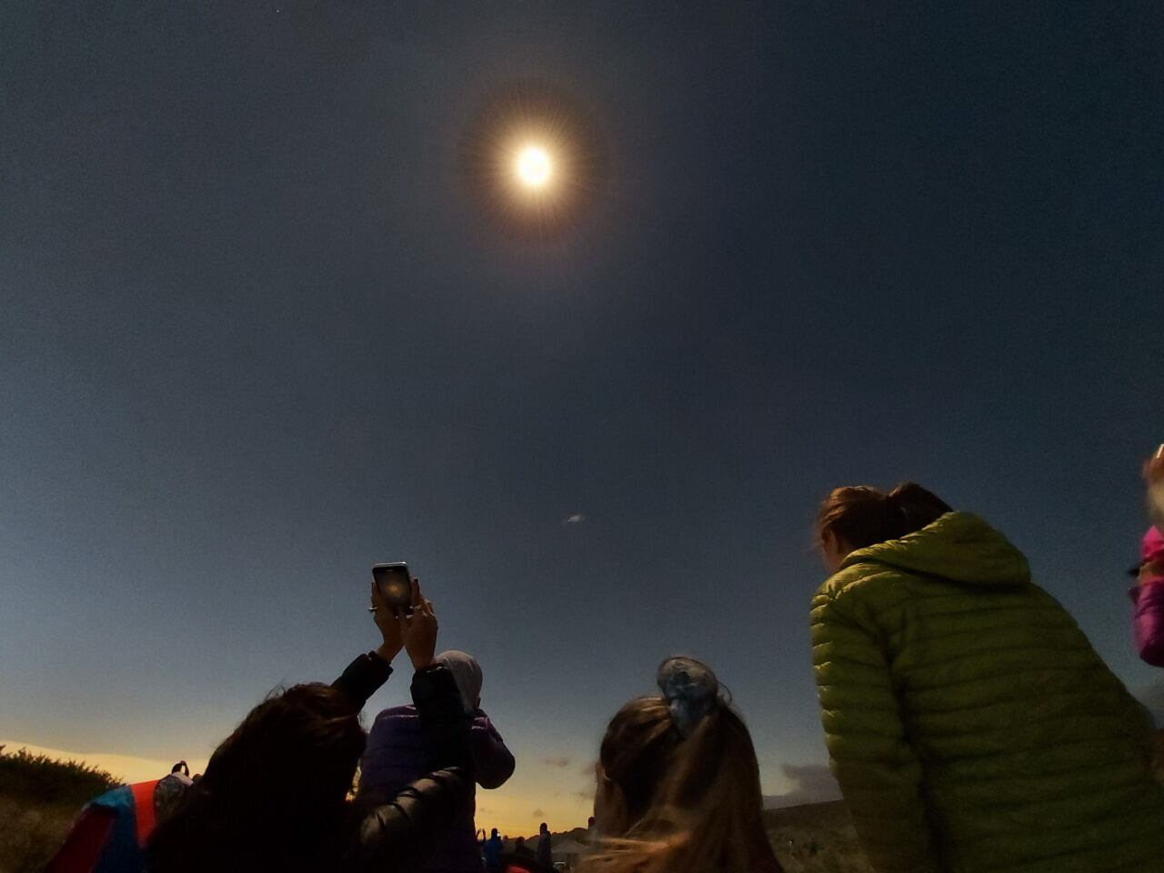 Cientos de personas disfrutaron del fenómeno en Piedra del águila, Neuquén.