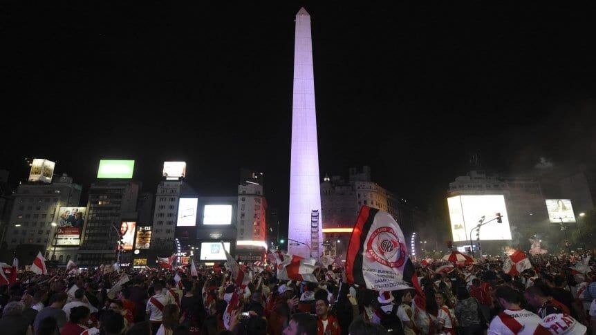 Los festejos de River en el Obelisco. Foto Clarín