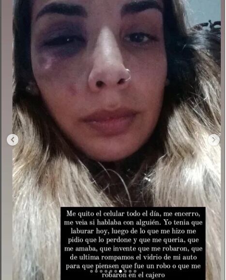 La pareja le quitó el celular para que ella no pueda comunicarse con nadie. 