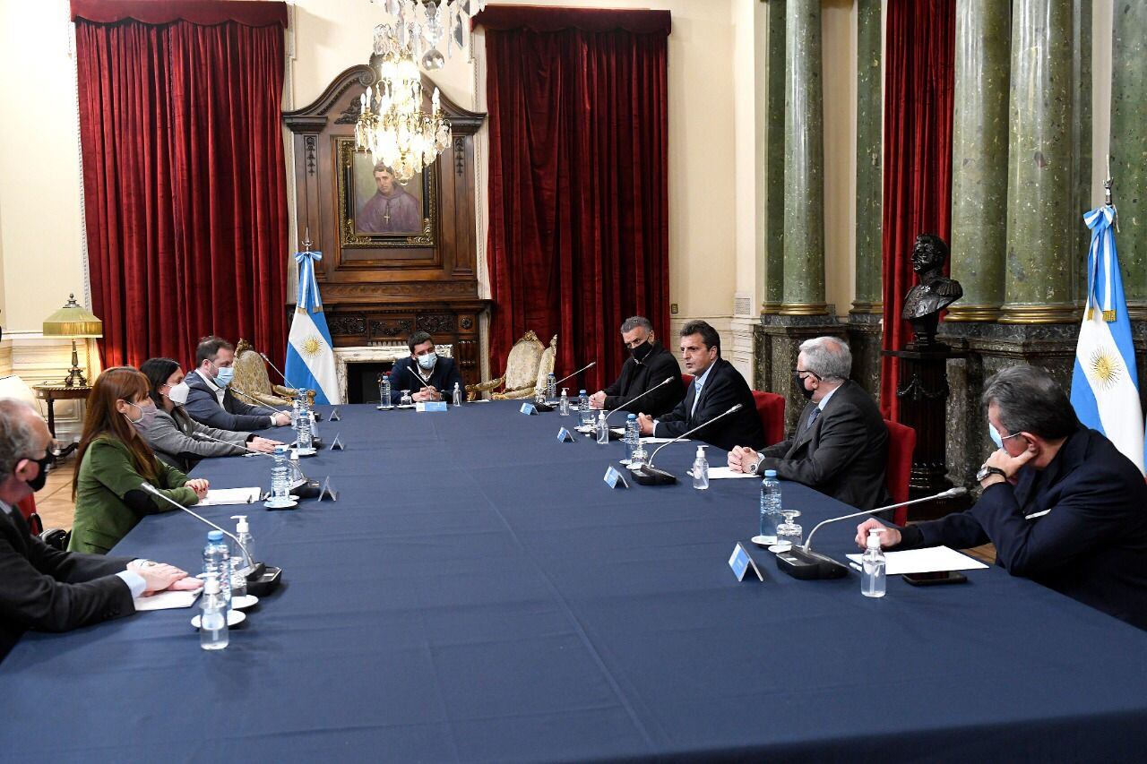 El proyecto de ley propone la restauración edilicia del Hospital de Clínicas, y la creación del nuevo Hospital Escuela José de San Martín.