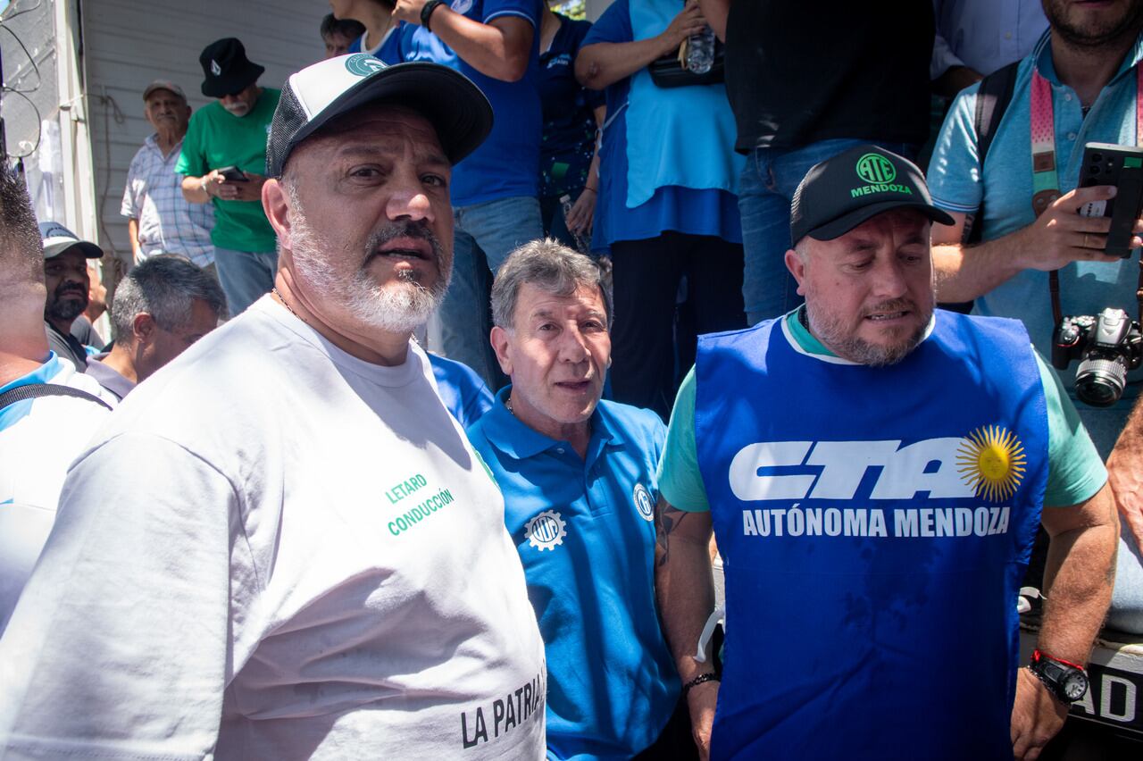 Marcha por el paro general en Mendoza

Foto: Ignacio Blanco / Los Andes