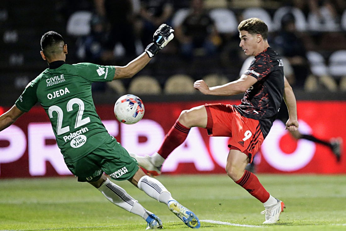 Julián Álvarez, delantero de River, marcó el 1-0 ante Platense. Partido jugado en la cancha de Platense por la fecha 21 de la Liga Profesional. (Fotobaires)