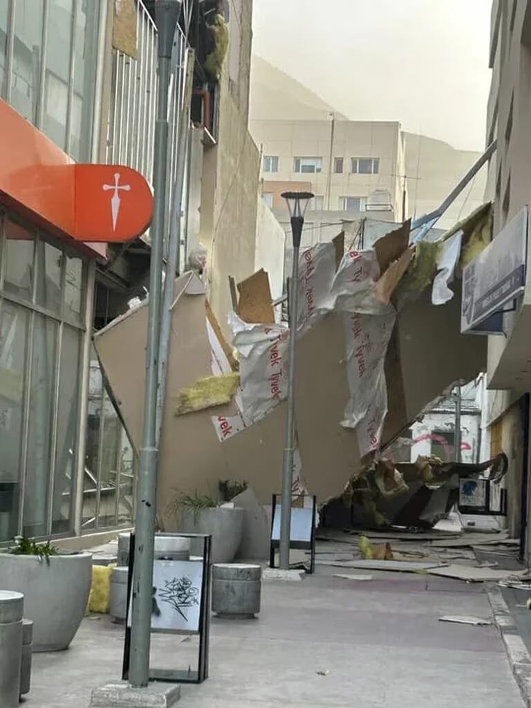 Una enorme tormenta destrozó localidades de Chubut y las autoridades electorales analizan si llevar a cabo las elecciones del domingo.