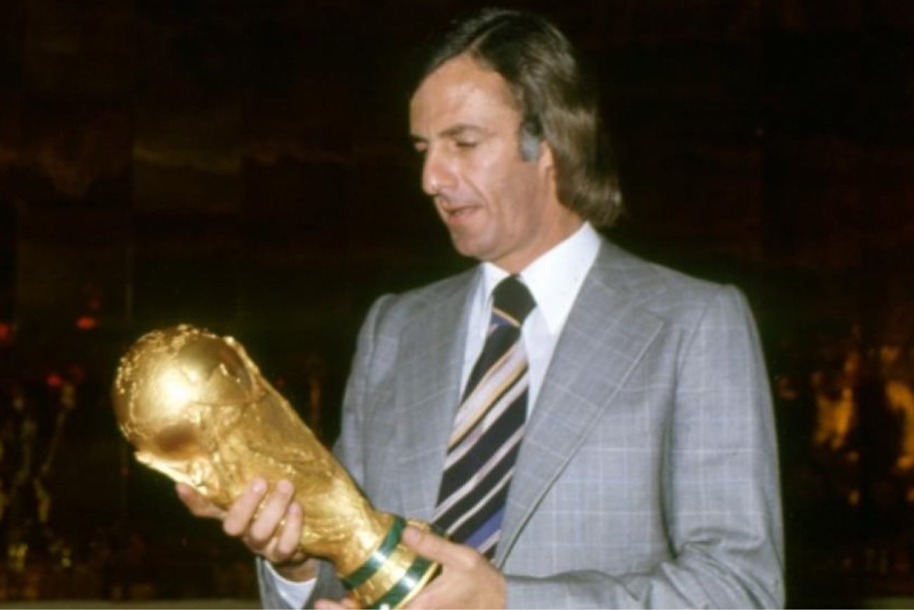 Menotti con la Copa del Mundo.