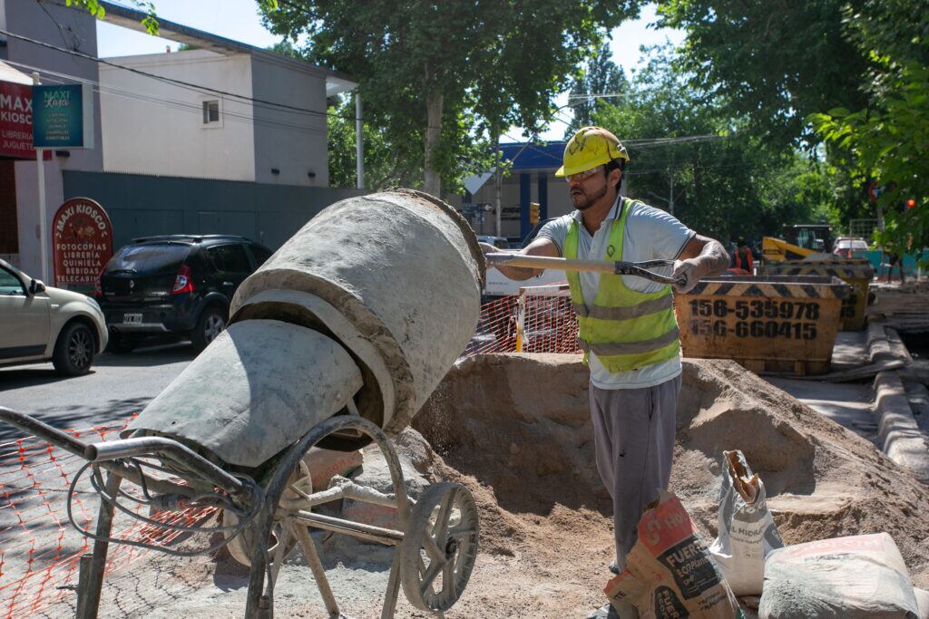 Ulpiano Suarez y Tadeo García Zalazar recorrieron las obras en la Escuela Videla Correas