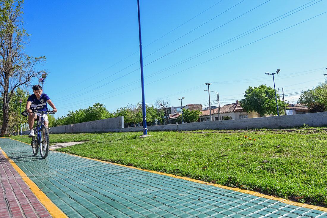 Lugares para recorrer en bicicleta.
Ciclovia de Godoy Cruz, Carril Cervantes.
Foto Mariana Villa / Los Andes