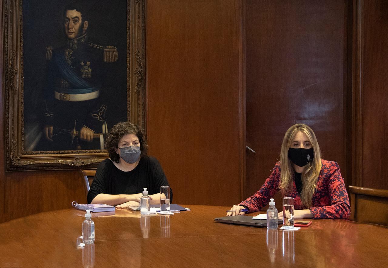 La ministra de Salud de la Nación, Carla Vizzotti, y la asesora presidencial, Cecilia Nicolini. 