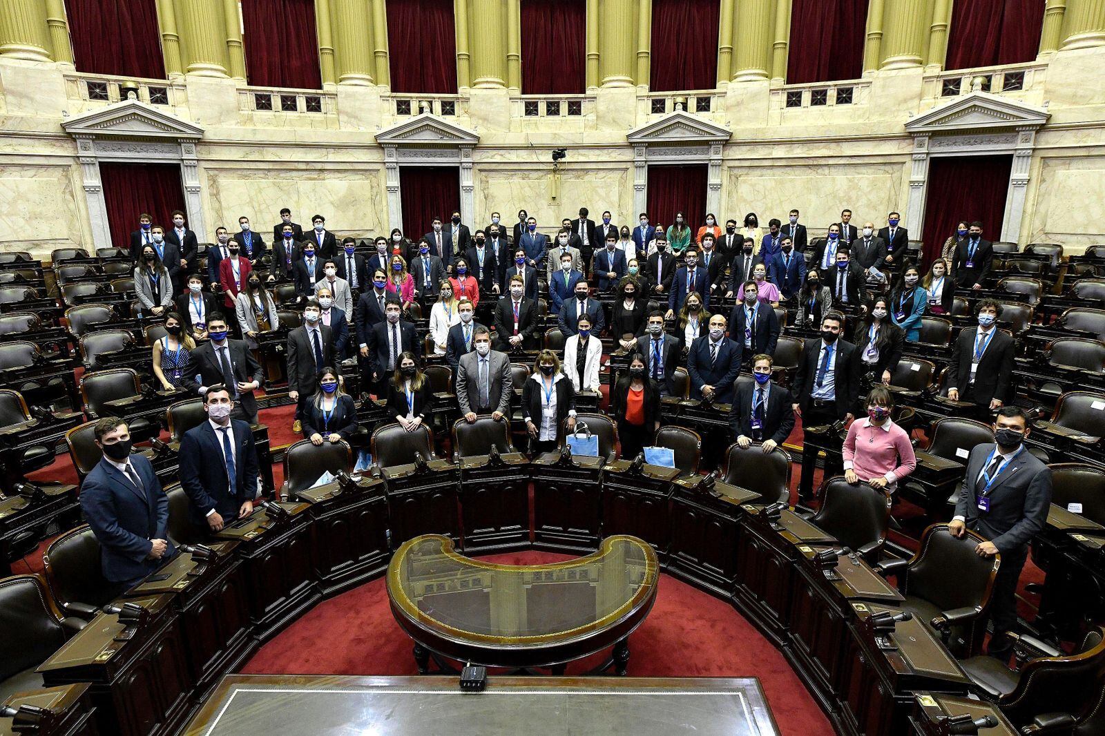 Sergio Massa escuchó en el Congreso a más de 90 jóvenes estudiantes y profesionales de todo el país