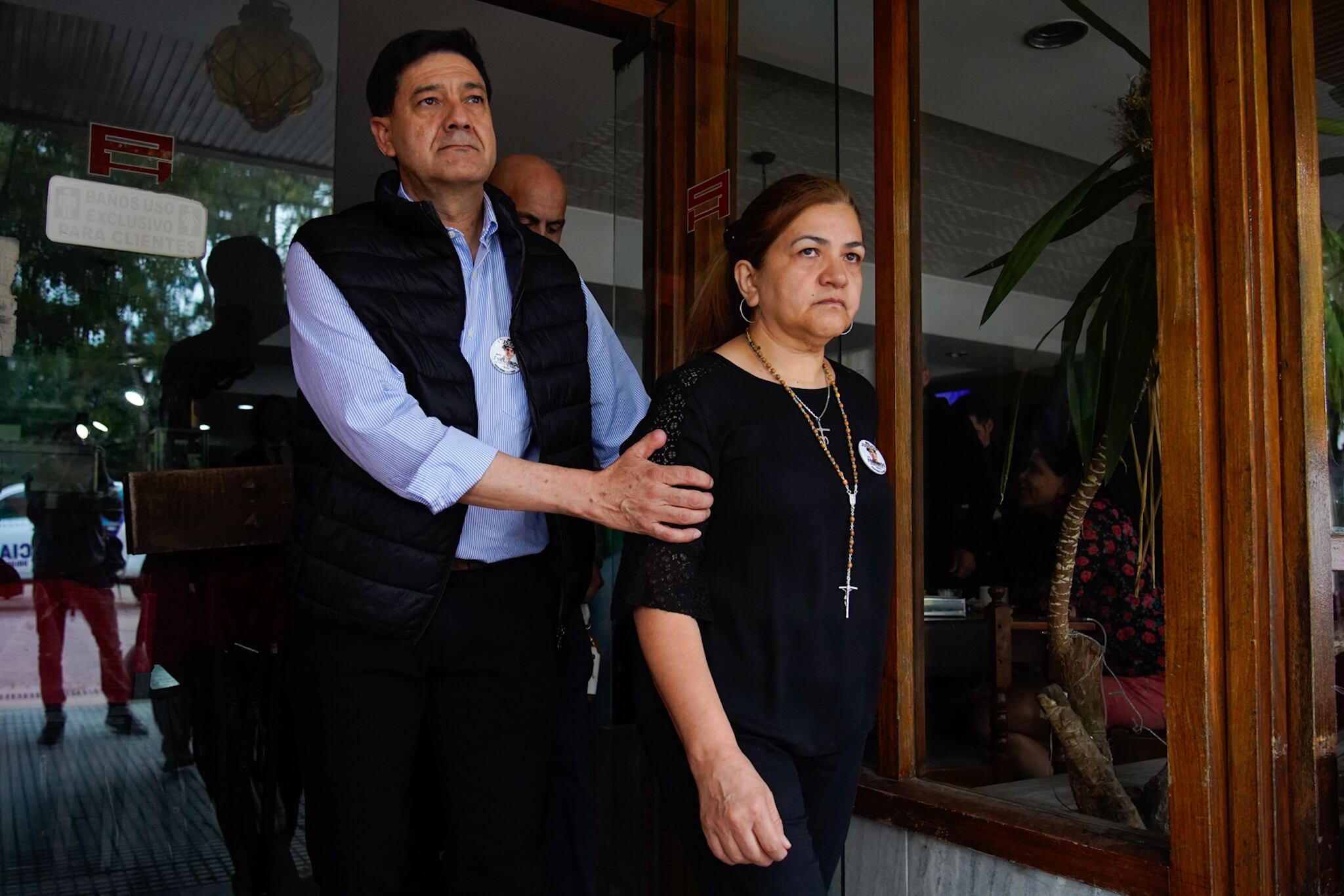 02-01 Los padres de Leandro Baez Sosa llegan a los tribunales de Dolores para la primera audiencia del juicio por el asesinato del joven en manos de un grupo de rugbiers. foto: CLARÍN