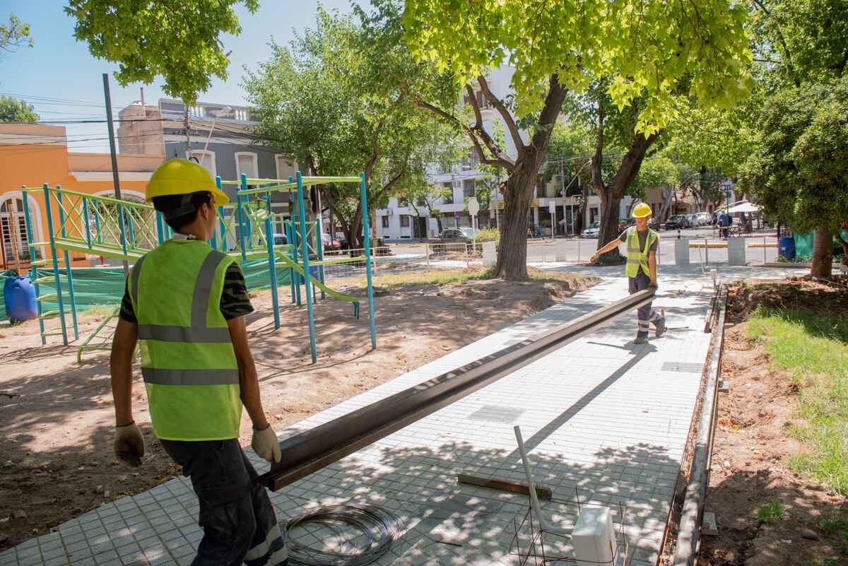 Continúan los trabajos de remodelación en la plazoleta Juan G. Godoy. Fotos: Prensa Ciudad de Mendoza