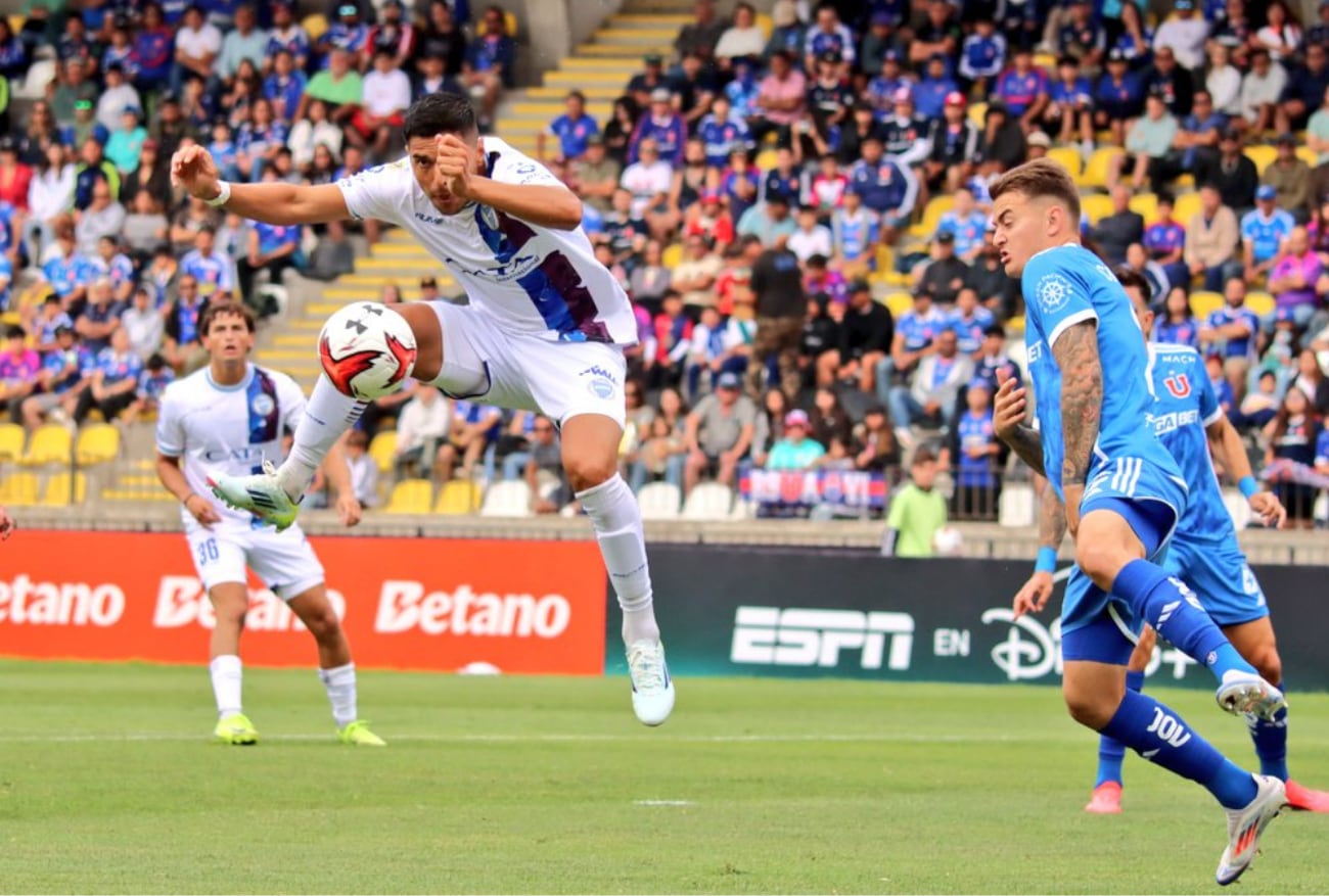 El Tomba tuvo un difícil debut ante la Universidad de Chile /Foto: Godoy Cruz