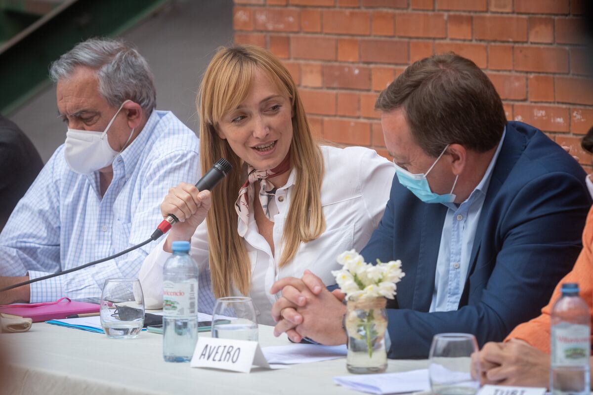 Anabel Fernández Sagasti y Martin Aveiro, el intendente de Tunuyán. 