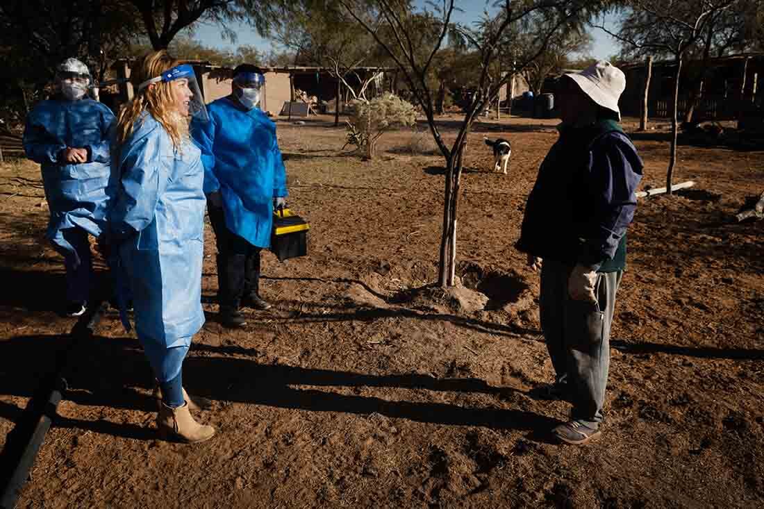 Operativo de vacunación contra el Covid-19 a la comunidad Huarpe del paraje de Asunción en el secano del departamento Lavalle.