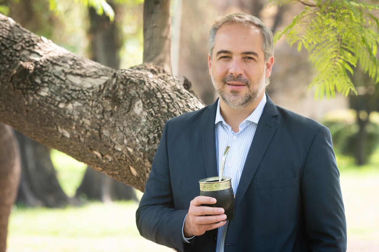 Retrato de Matias Stevanato intendente del departamento de Maipú realizado en el Museo del Vino, ex Bodega Giol. 

Foto: Ignacio Blanco / Los Andes 