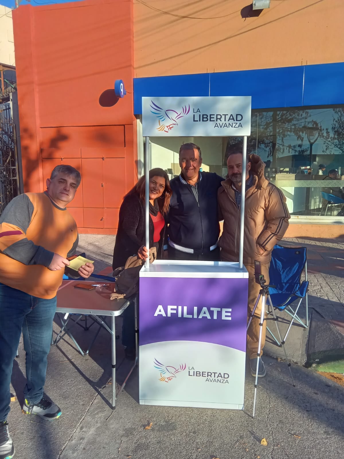 Militantes de La Libertad Avanza en Godoy Cruz.