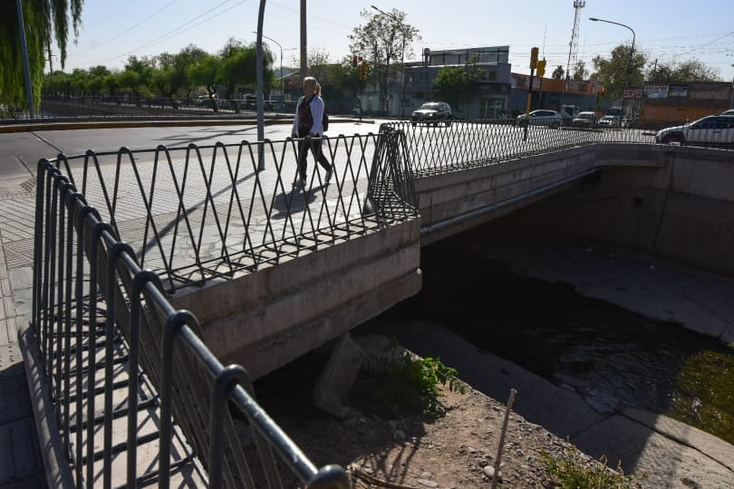 El puente donde se produjo el abuso. Mariana Villa / Los Andes