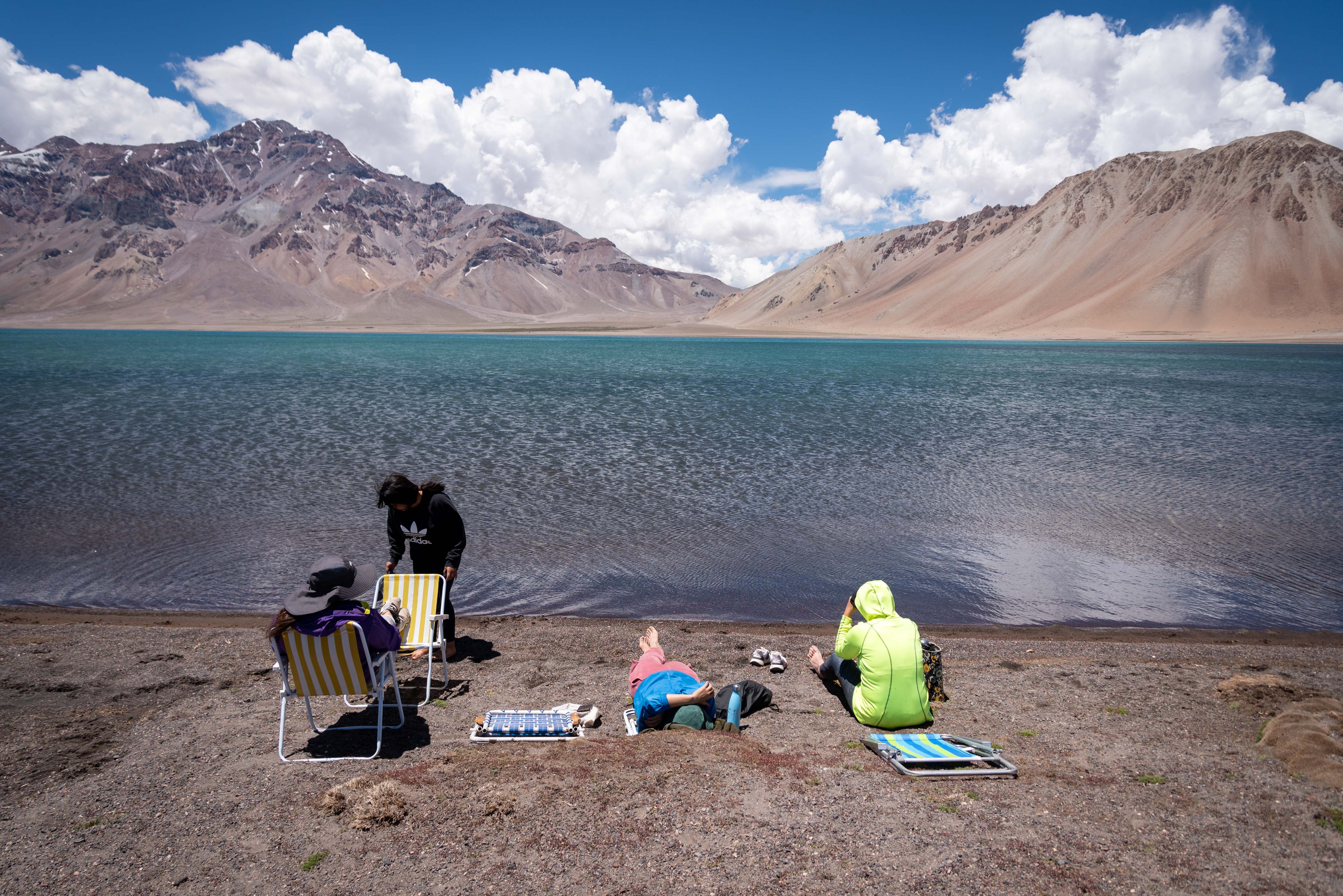 Turistas en la Laguna del Diamante. Gentileza