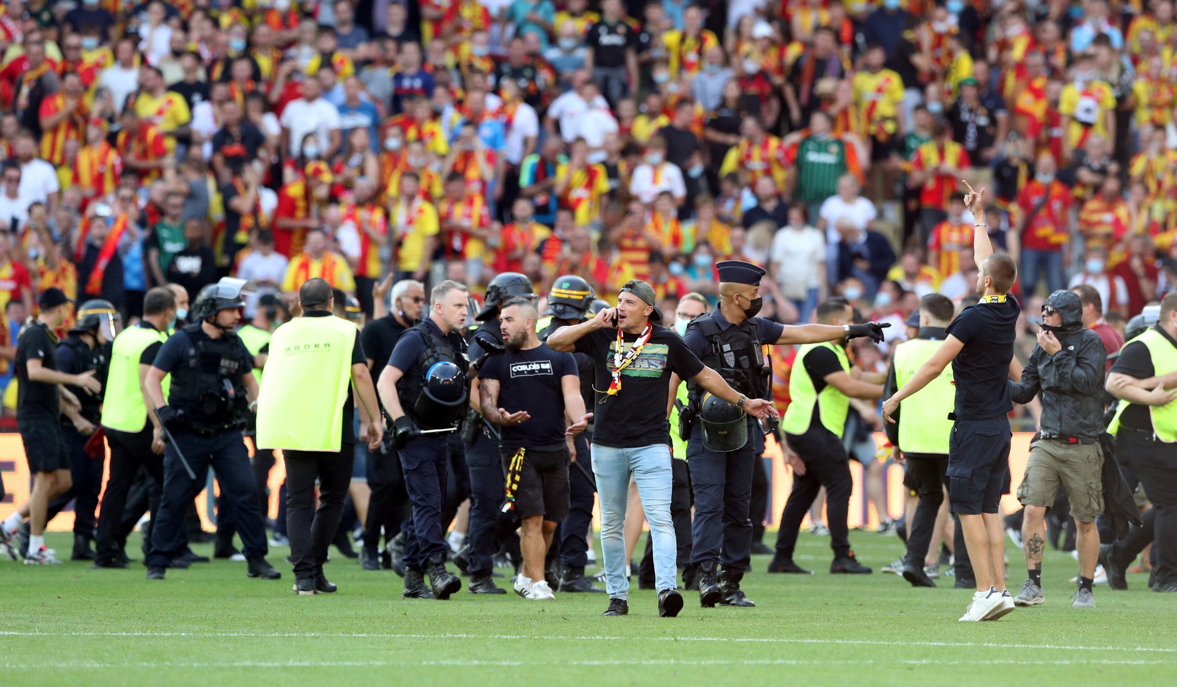 Escándalo y heridos en Lens vs. Lille.