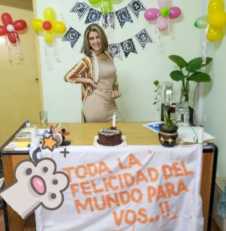 La mujer pidió bajar el pasacalle y se lo tomó con humor. Foto: Web