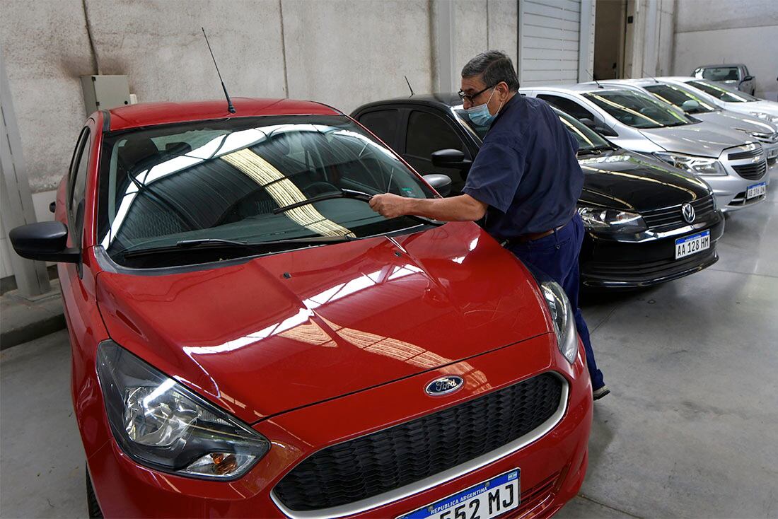 Compra y venta de autos usados. Foto: Orlando Pelichotti / Los Andes