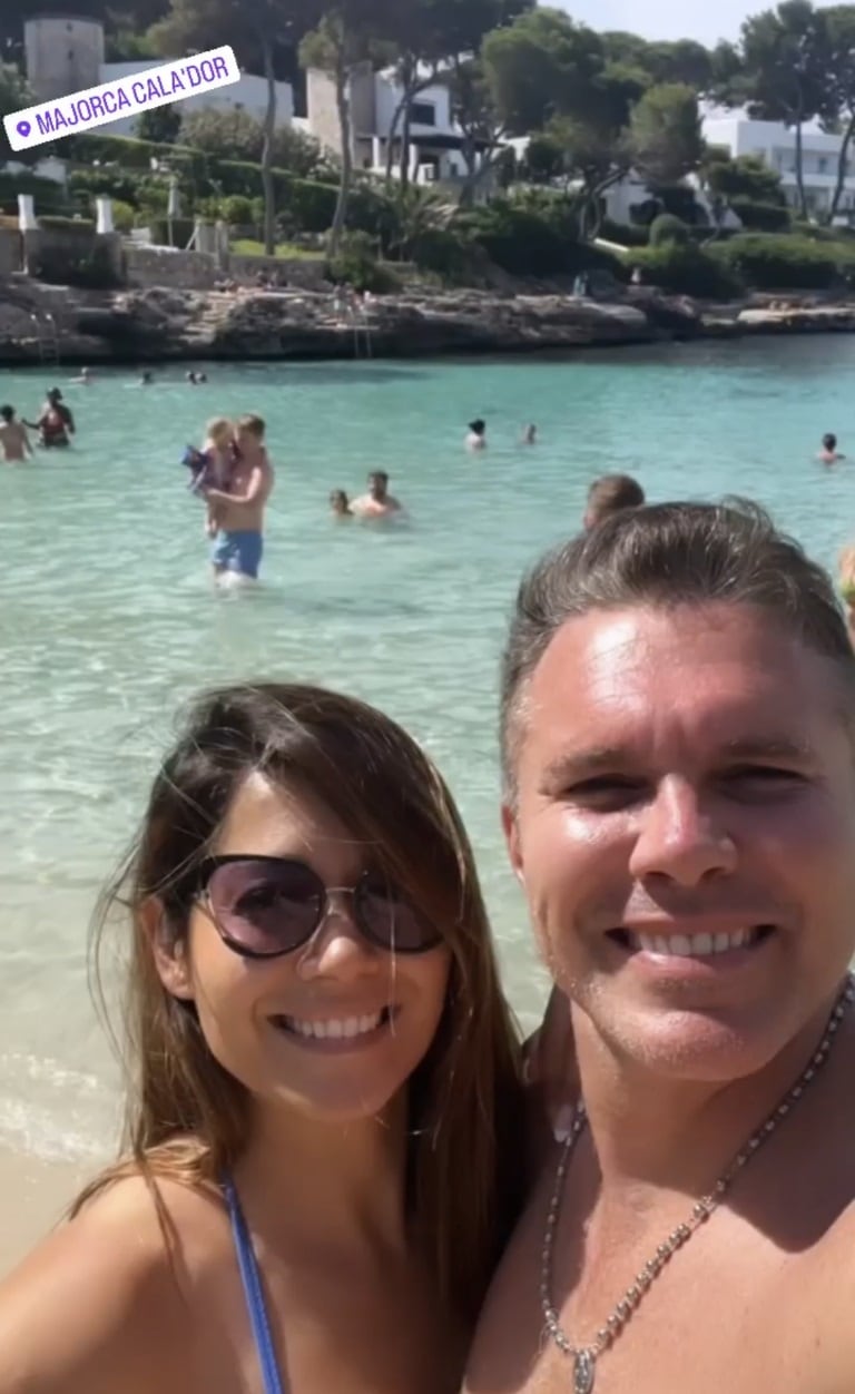 Gisela Campos, junto a su novio desde Mallorca