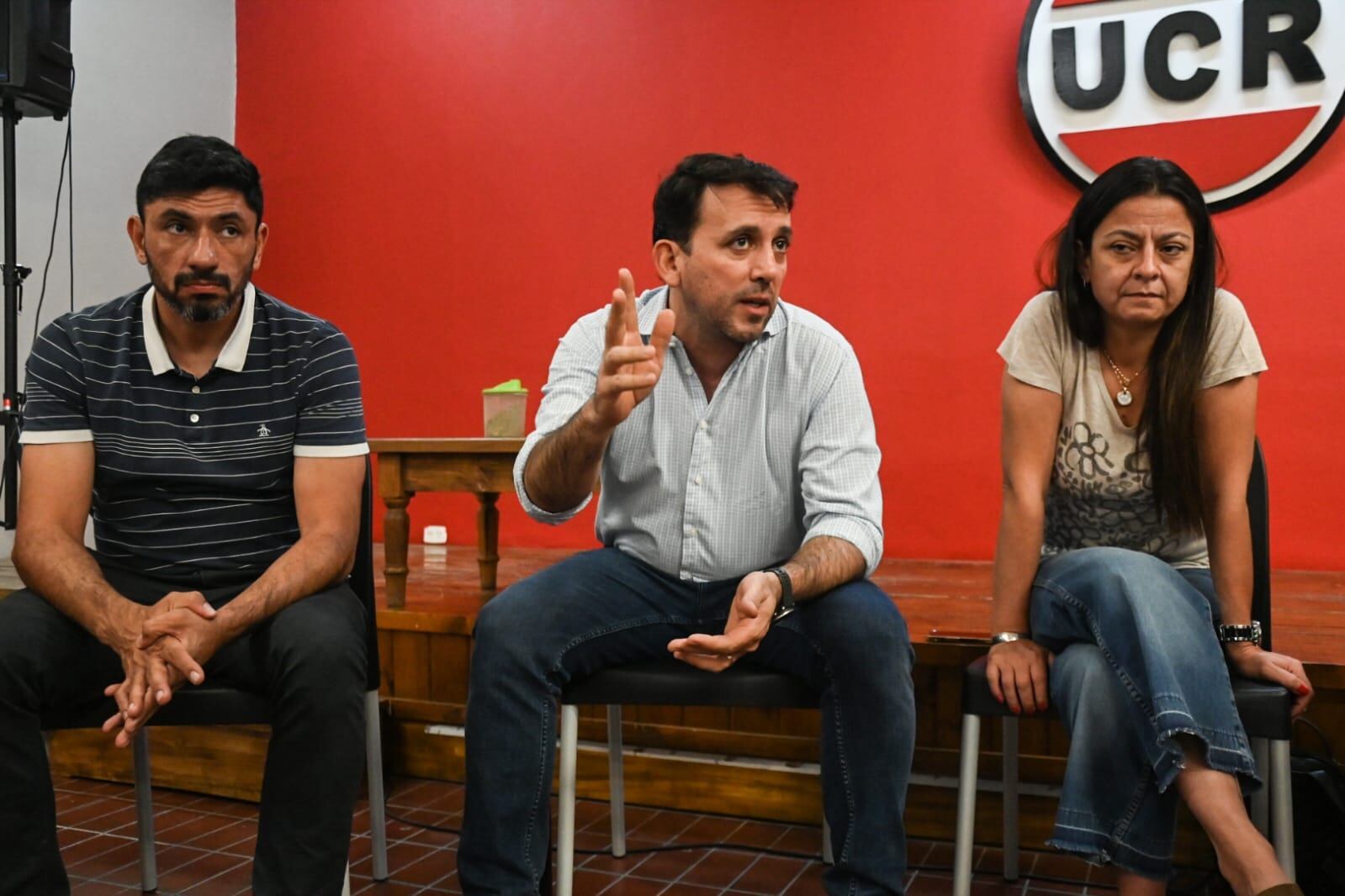 Capacitación sobre Boleta Única. César Cattáneo, Tadeo García Zalazar y Ángela Floridia exponen ante militantes radicales. Prensa UCR