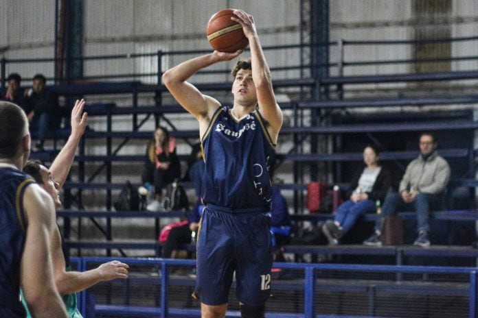 El juvenil Yago Prato de San José convirtió 12 puntos en el triunfo del Santo sobre Capital. / Gentileza.