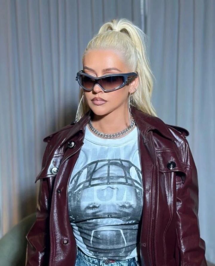 Se puso la remera de Rihanna previó al Super Bowl.