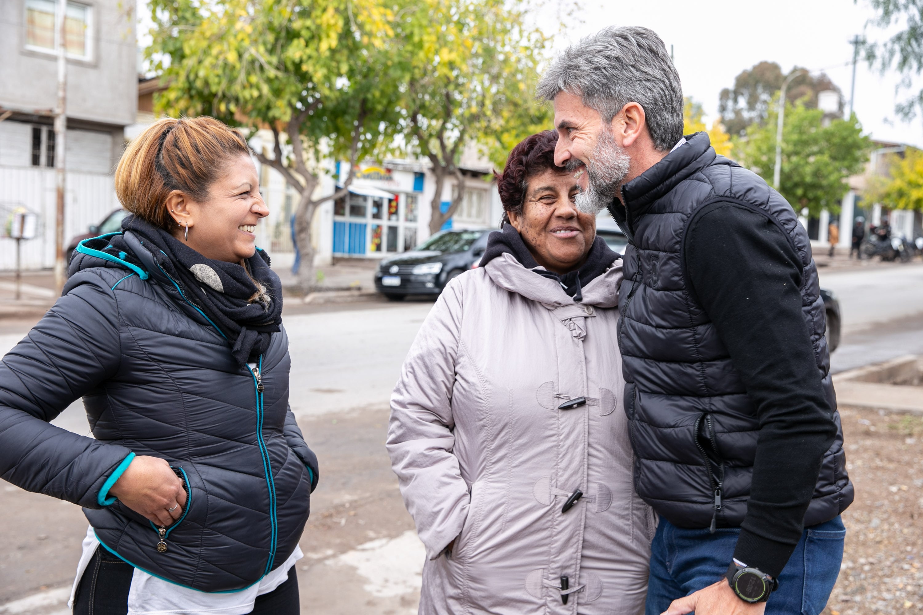 Ulpiano Suarez visitó los trabajos realizados en el Pasaje Los Lirios. Foto: Prensa Ciudad de Mendoza