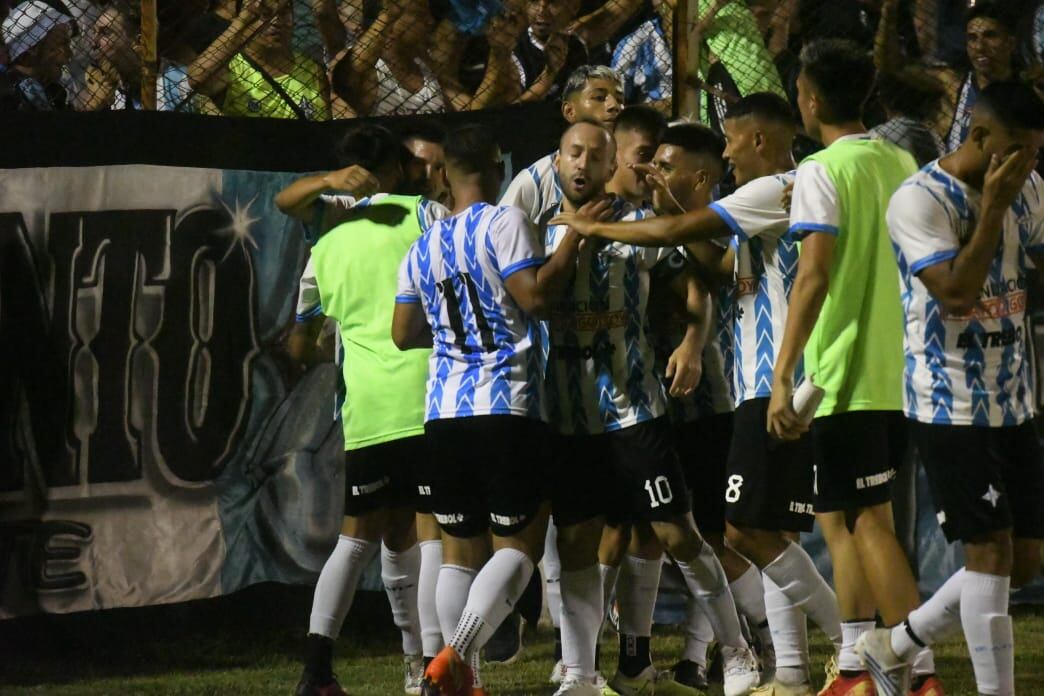 El único festejo del equipo de San José fue a los 10' del primer tiempo, tras el golazo de Facundo Lucero.